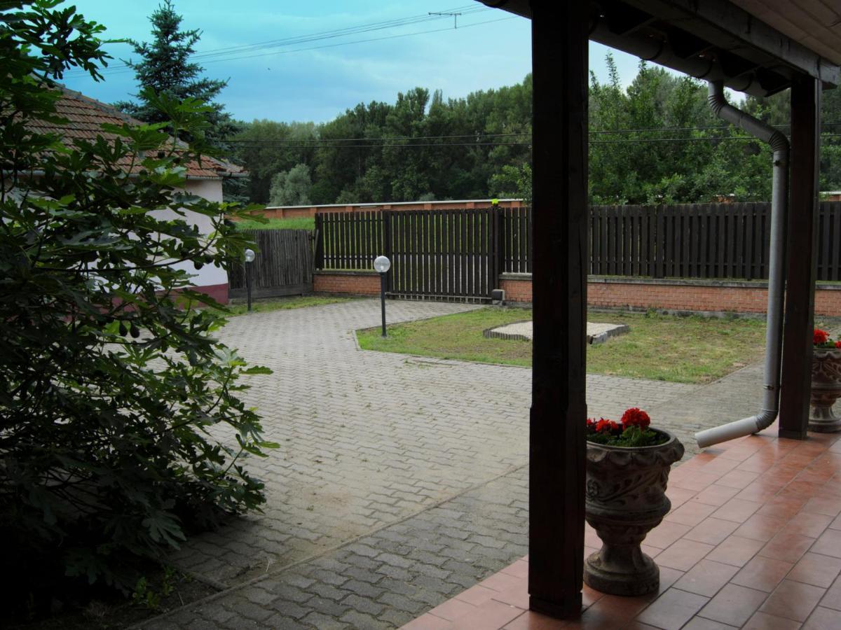 Csongradi Vendegvaro Apartmanok, Szarka Haz ภายนอก รูปภาพ